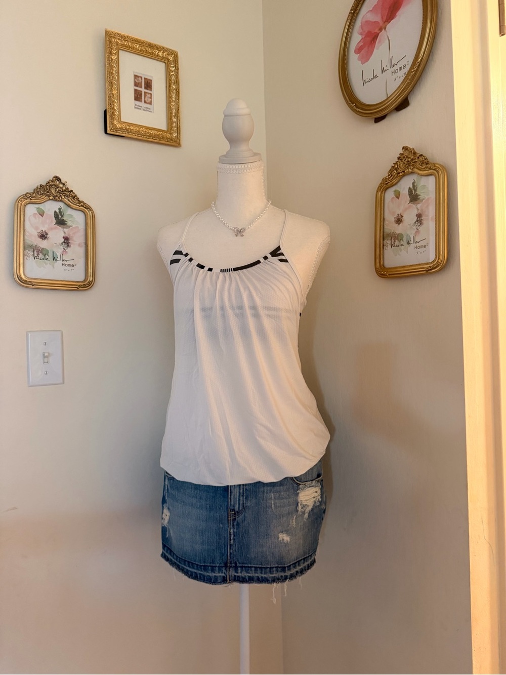 lululemon athletica White Sleeveless Pleated Cami with Black Trim